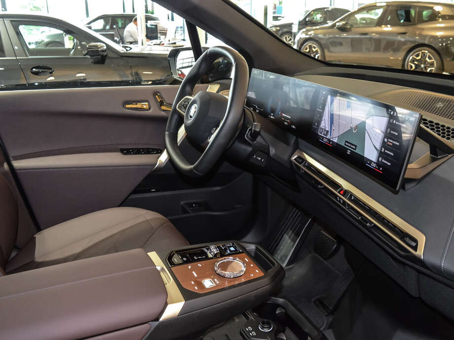 BMW iX (Bild 4/19)