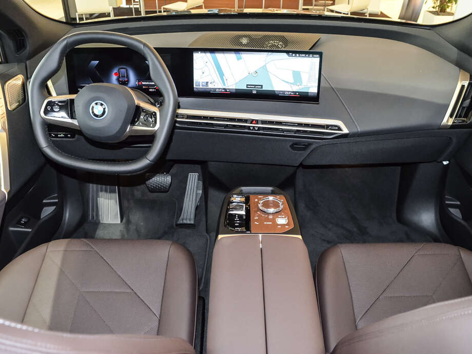 BMW iX (Bild 6/19)