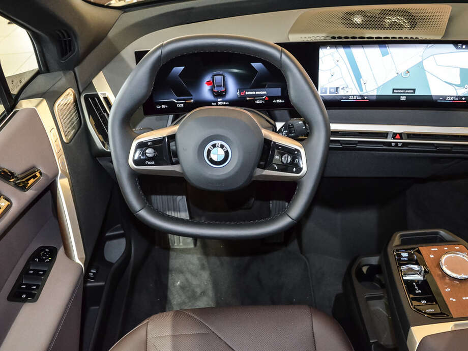 BMW iX (Bild 7/19)
