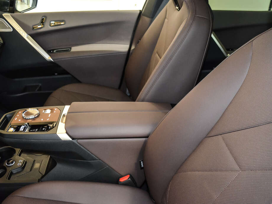 BMW iX (Bild 10/19)