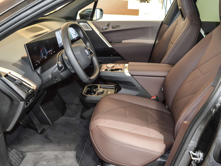 BMW iX (Bild 11/19)