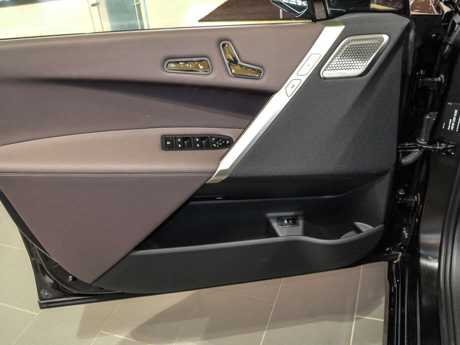 BMW iX (Bild 12/19)