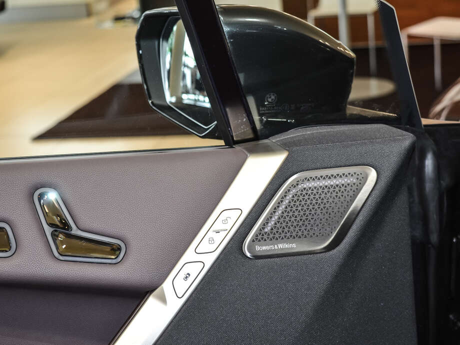 BMW iX (Bild 13/19)