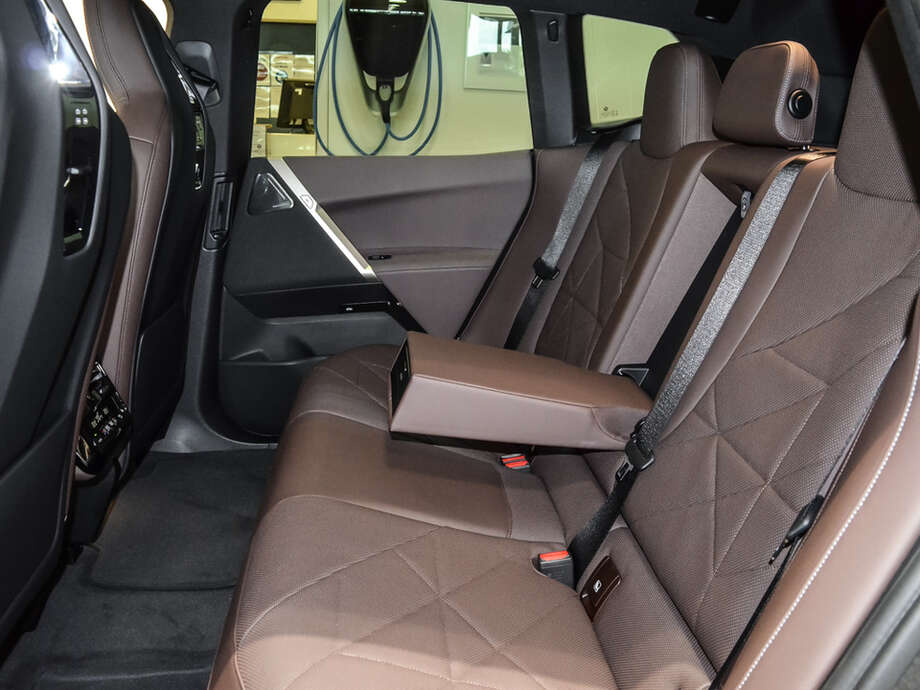 BMW iX (Bild 17/19)