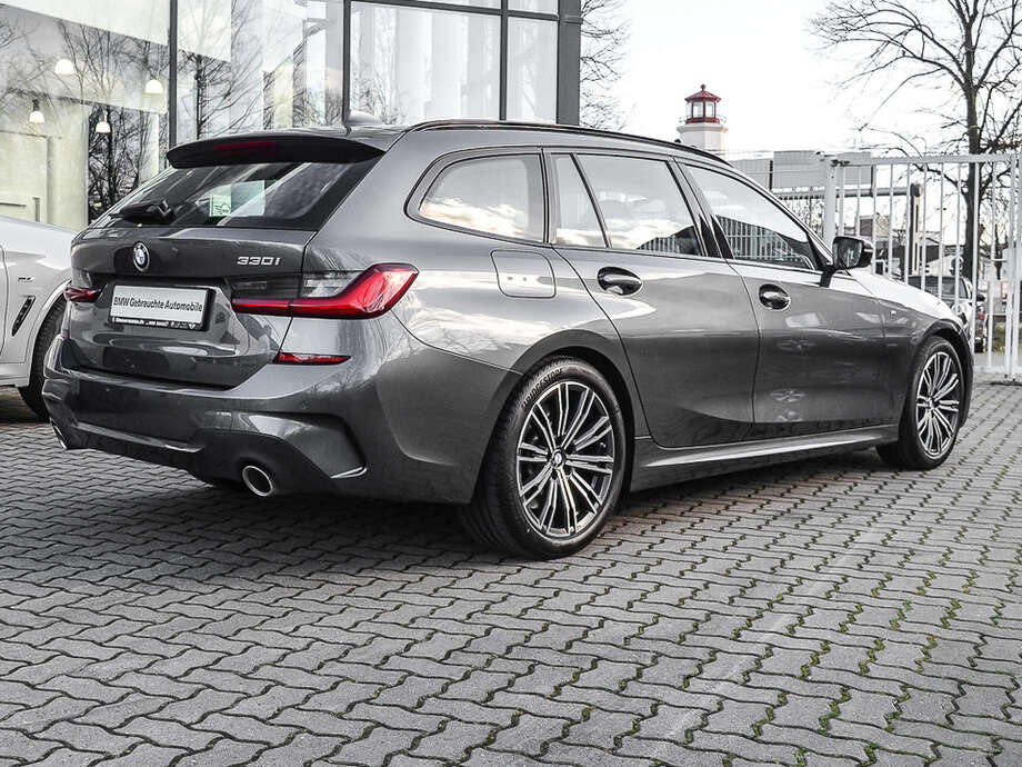 BMW 330i (Bild 2/16)