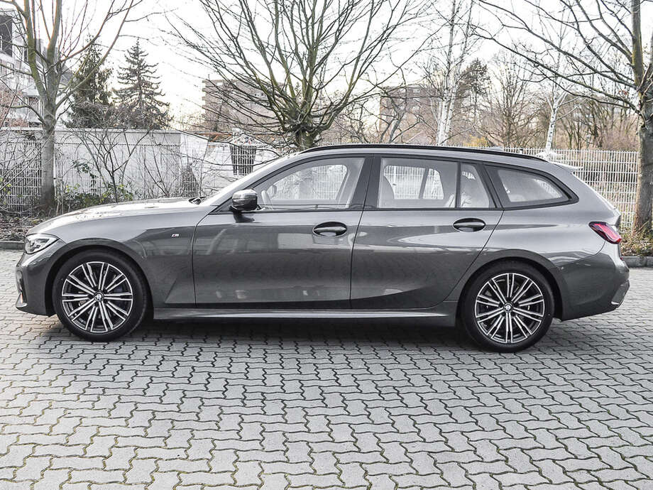 BMW 330i (Bild 4/16)
