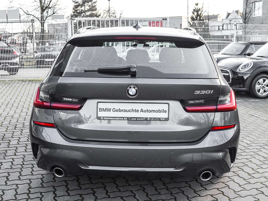 BMW 330i (Bild 5/16)