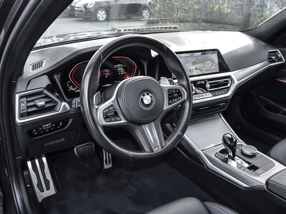 BMW 330i (Bild 8/16)