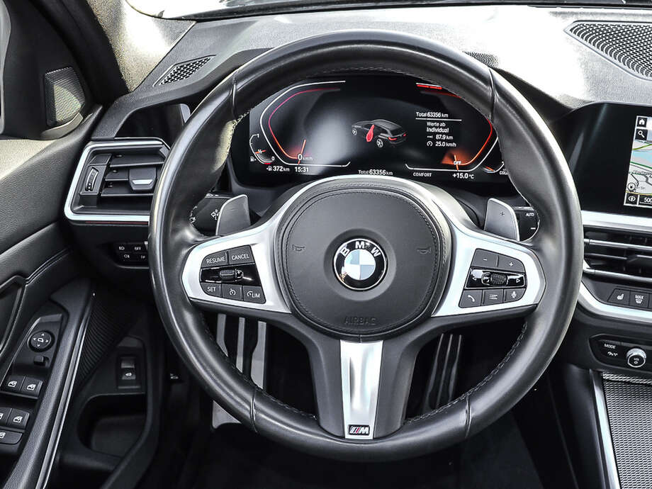 BMW 330i (Bild 10/16)