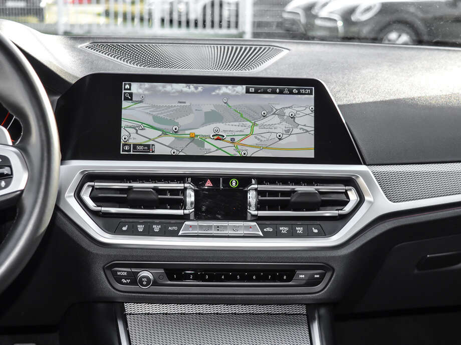 BMW 330i (Bild 11/16)