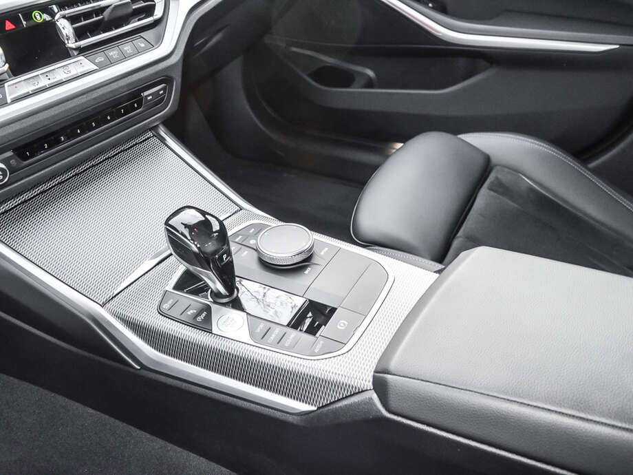 BMW 330i (Bild 12/16)