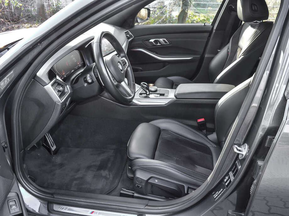 BMW 330i (Bild 14/16)