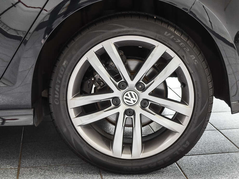 Volkswagen Golf (Bild 6/17)