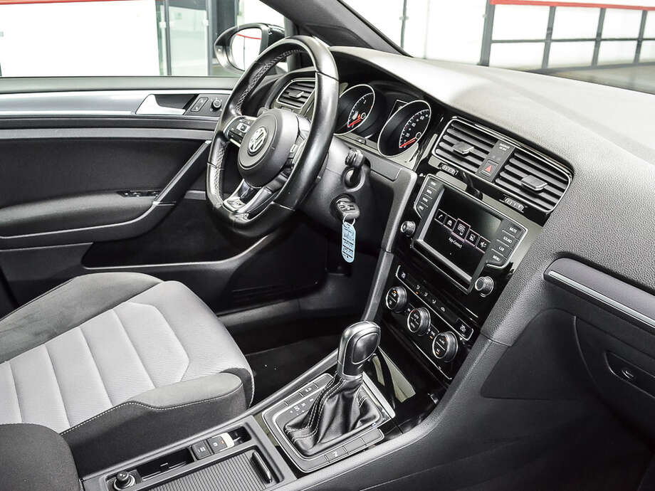 Volkswagen Golf (Bild 7/17)