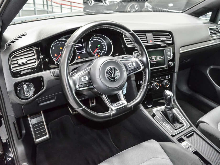 Volkswagen Golf (Bild 8/17)