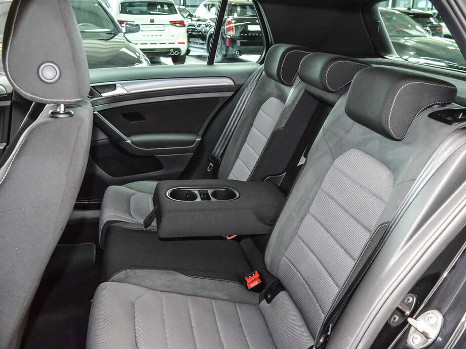 Volkswagen Golf (Bild 17/17)