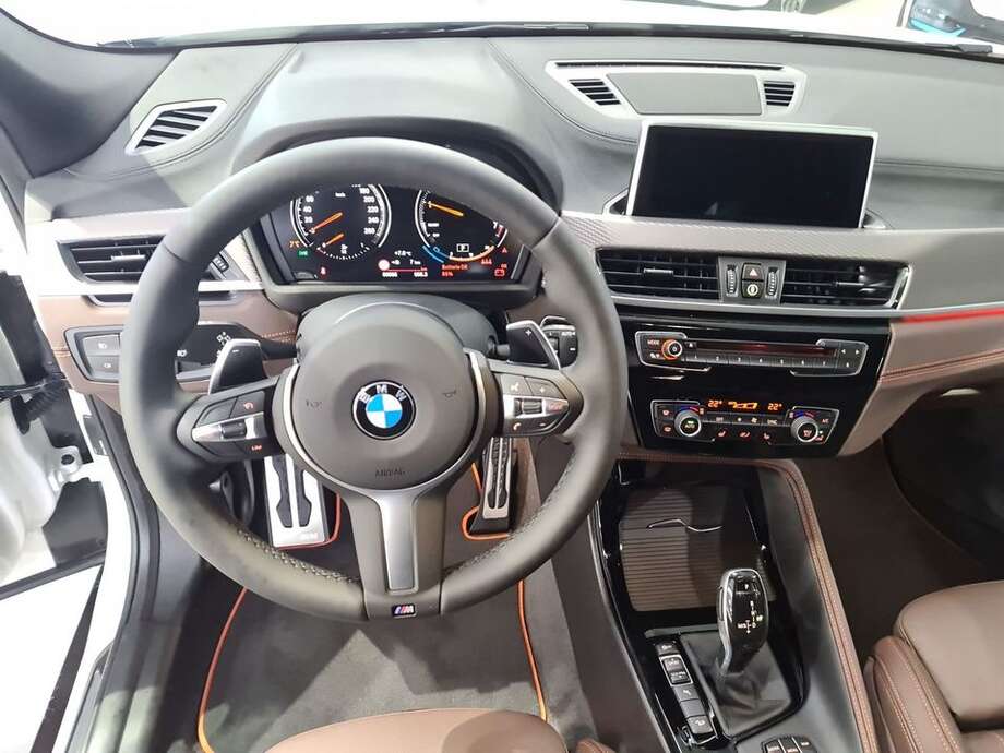 BMW X2 (Bild 24/25)