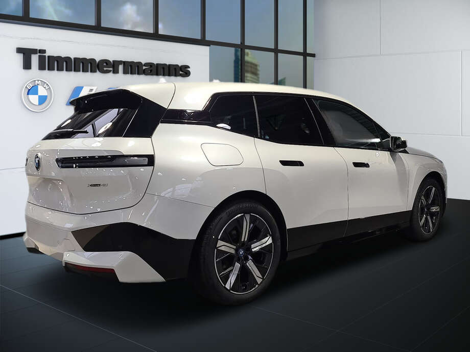 BMW iX (Bild 6/25)