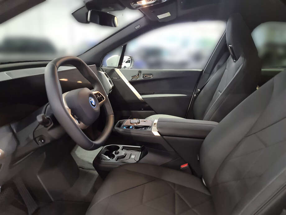 BMW iX (Bild 11/25)