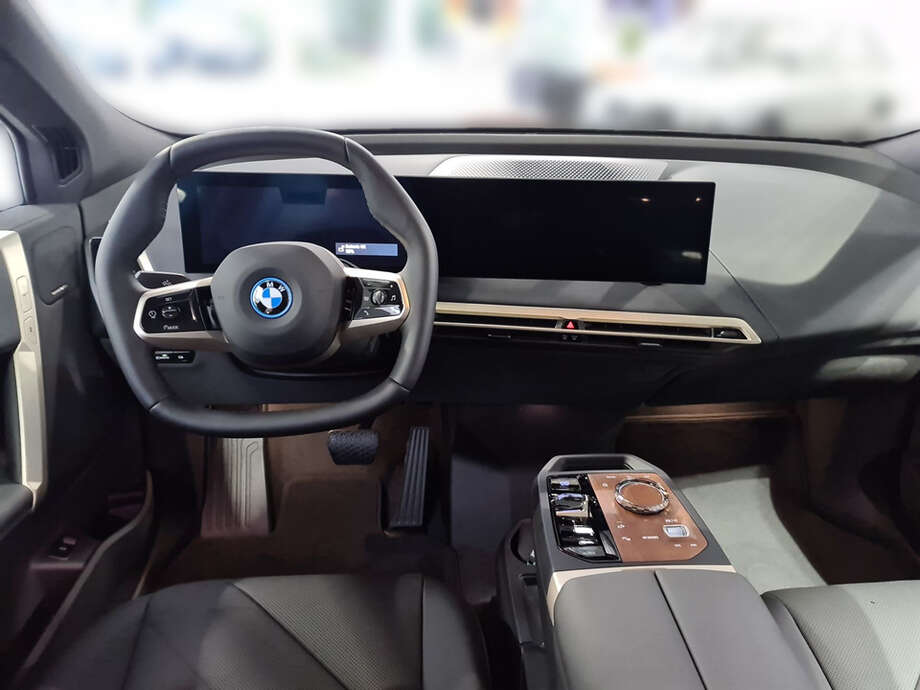 BMW iX (Bild 12/25)