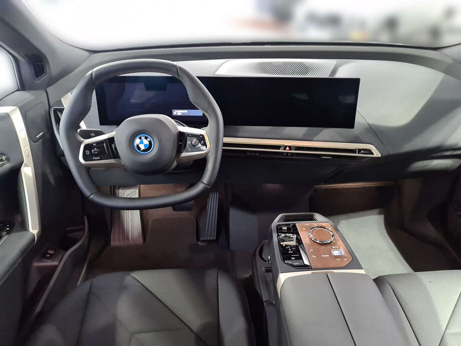 BMW iX (Bild 13/25)