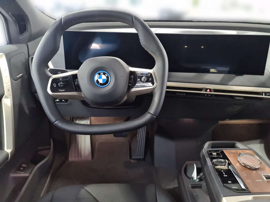 BMW iX (Bild 14/25)