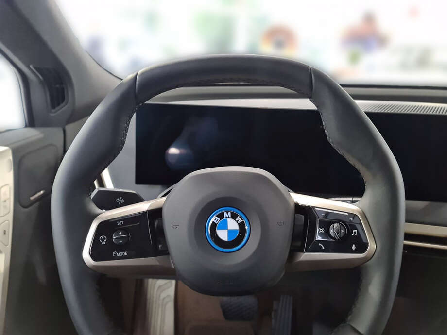 BMW iX (Bild 15/25)