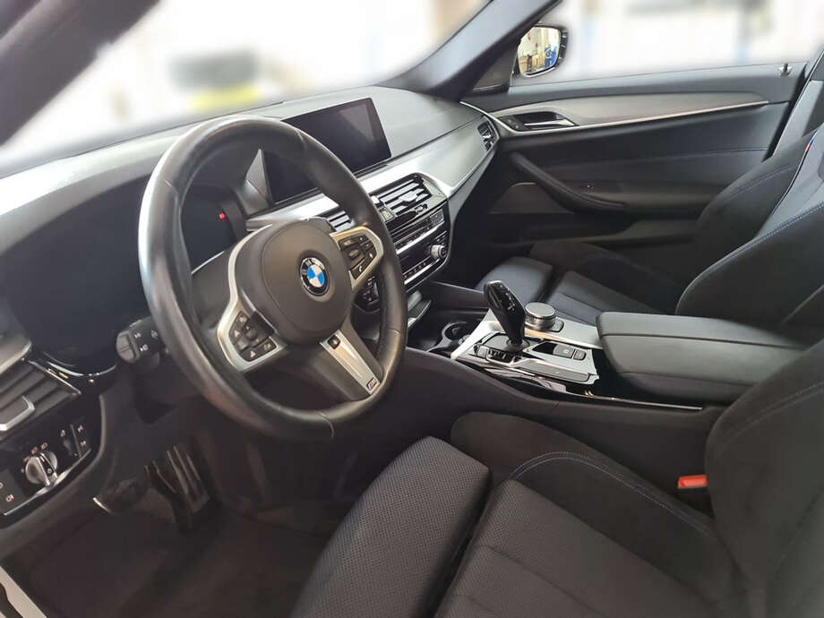 BMW 530d xDrive (Bild 11/25)
