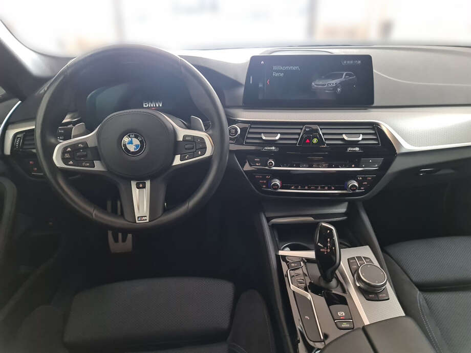 BMW 530d xDrive (Bild 12/25)