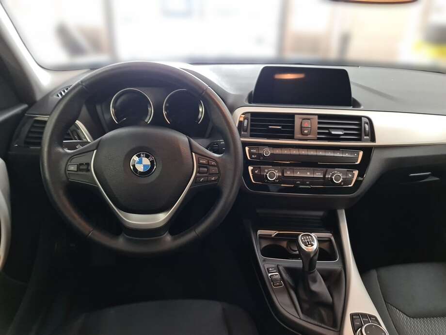 BMW 118i (Bild 11/24)