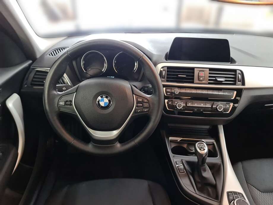 BMW 118i (Bild 12/24)