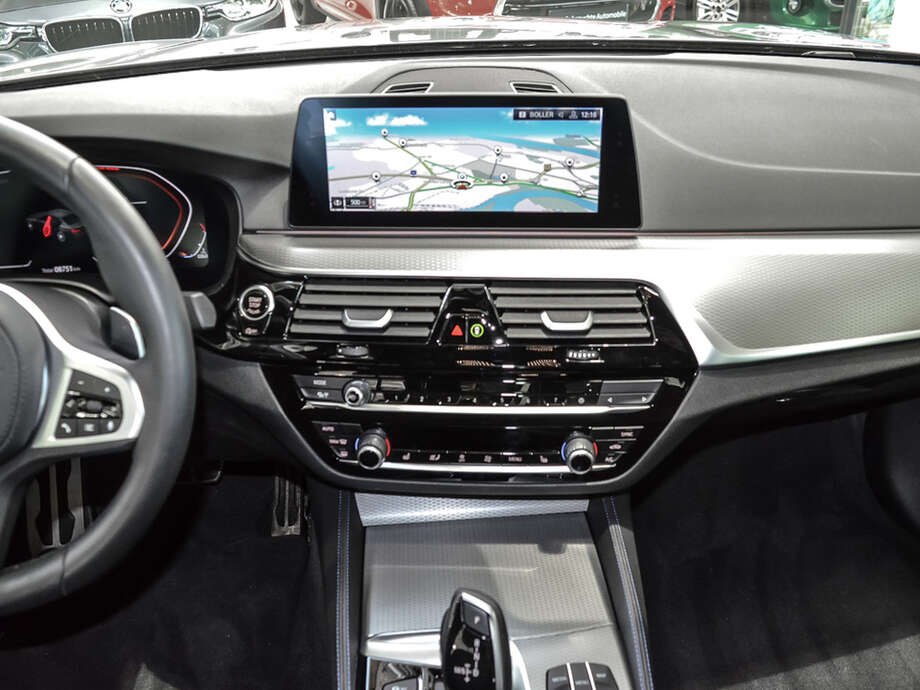BMW 530i (Bild 10/16)