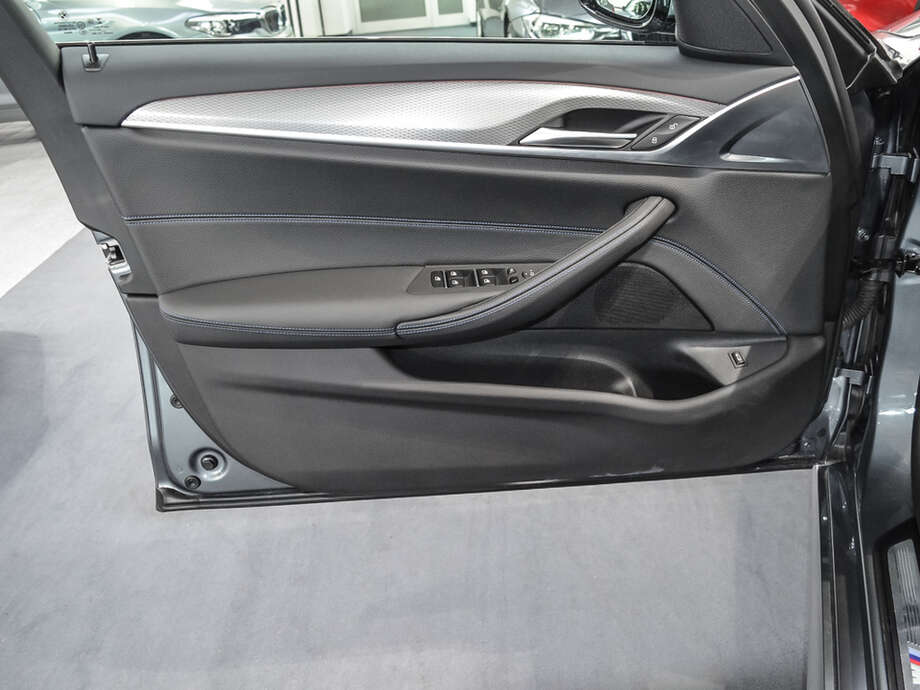 BMW 530i (Bild 15/16)