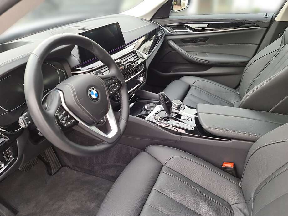 BMW 520d xDrive (Bild 10/24)