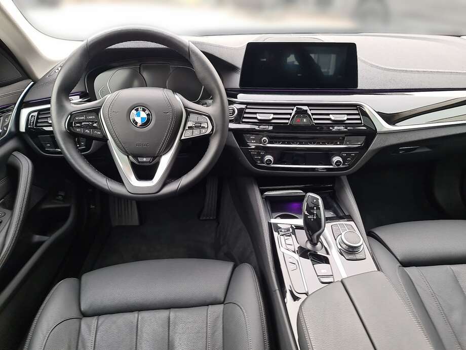 BMW 520d xDrive (Bild 12/24)