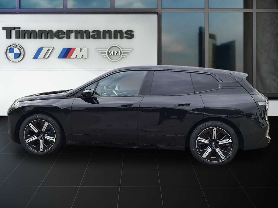 BMW iX (Bild 2/24)