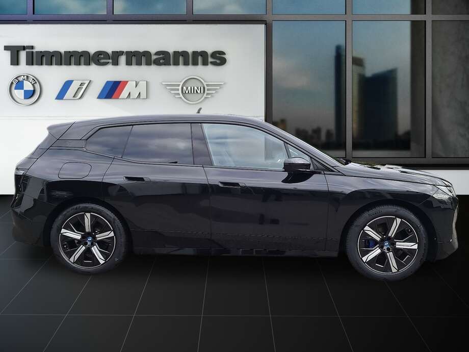 BMW iX (Bild 6/24)