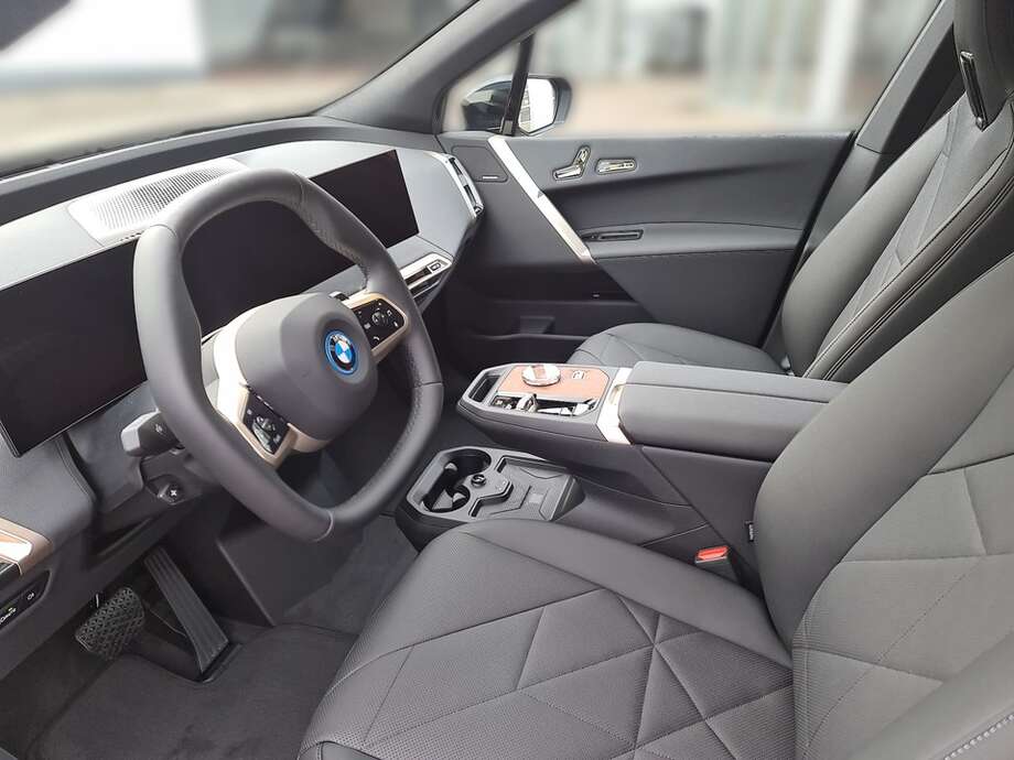 BMW iX (Bild 10/24)