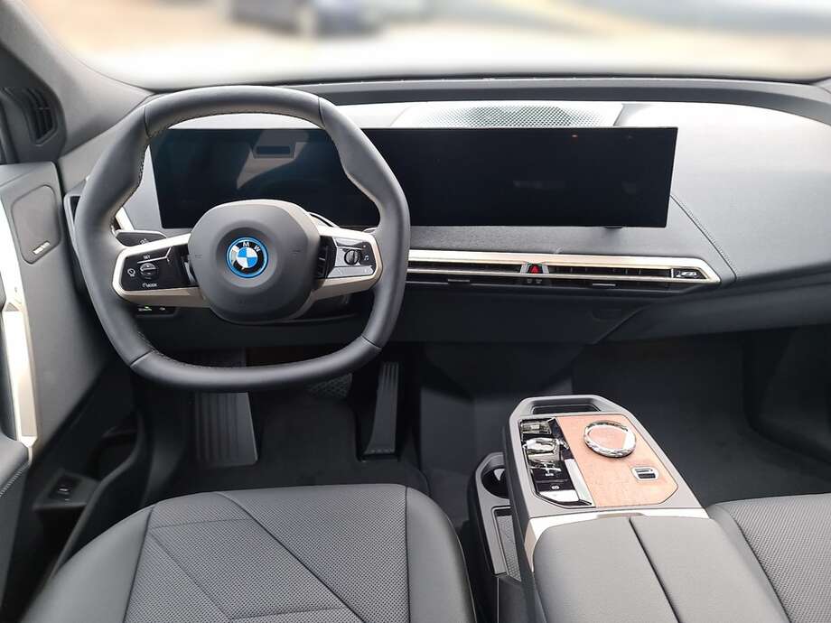 BMW iX (Bild 12/24)