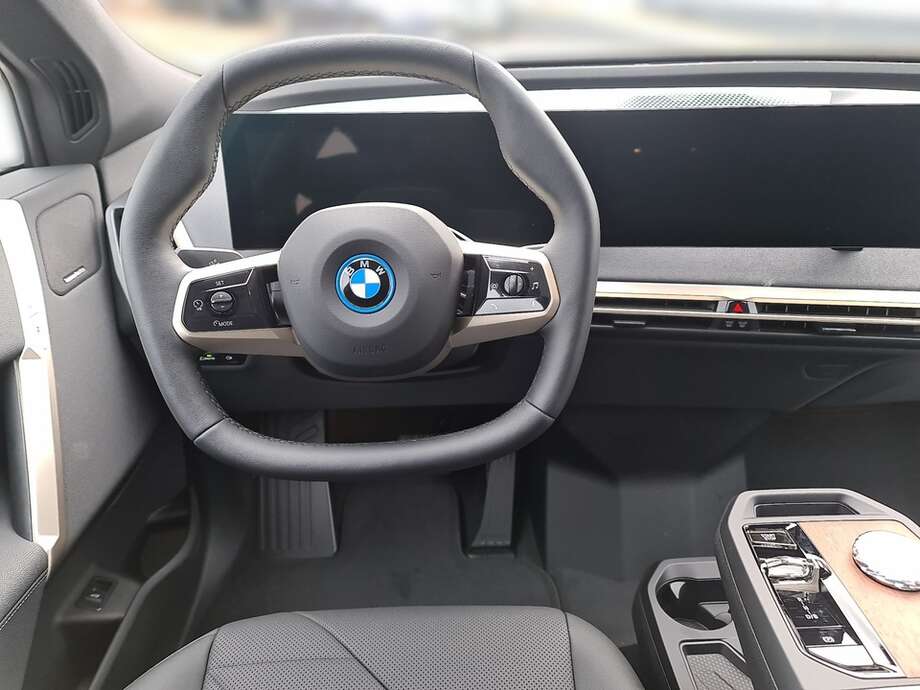 BMW iX (Bild 13/24)