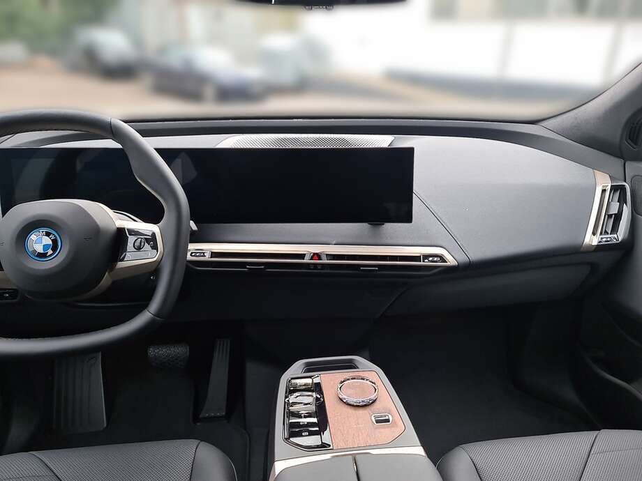 BMW iX (Bild 15/24)