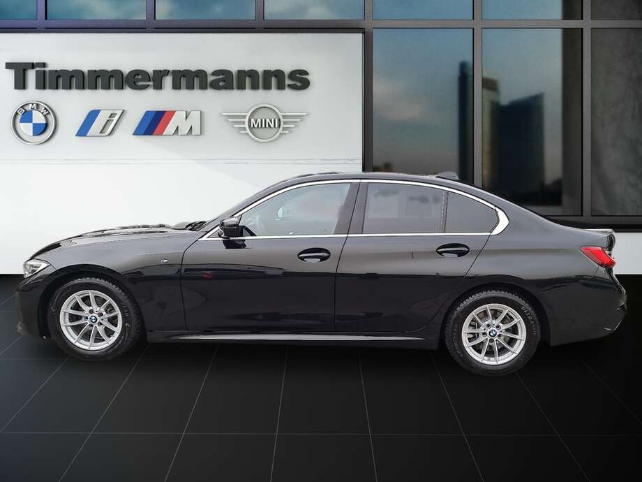 BMW 320d (Bild 2/24)