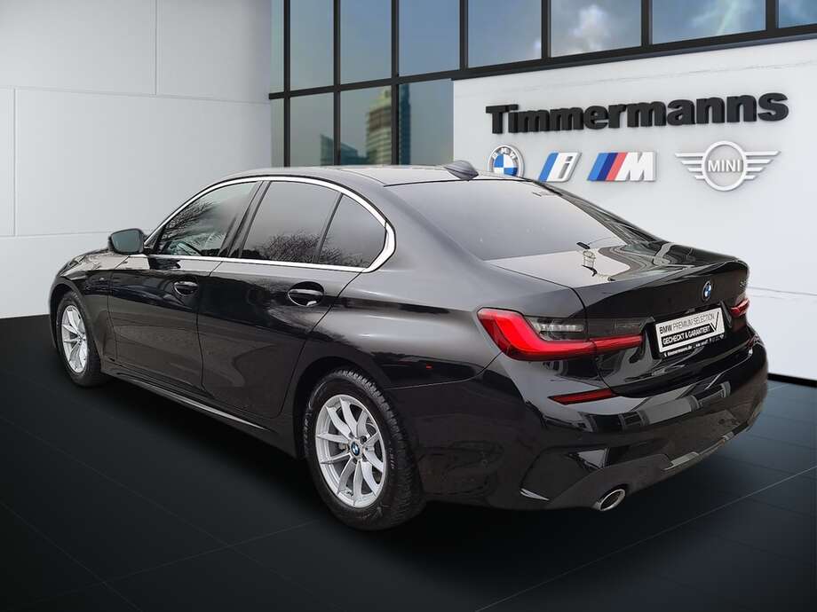 BMW 320d (Bild 3/24)