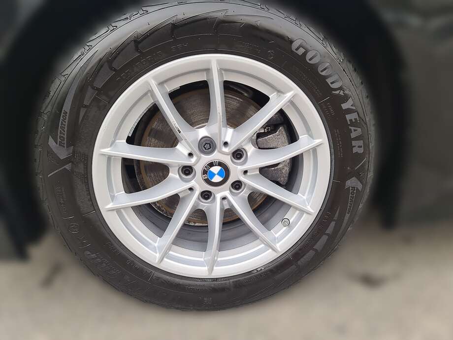 BMW 320d (Bild 9/24)