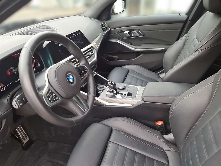 BMW 320d (Bild 10/24)
