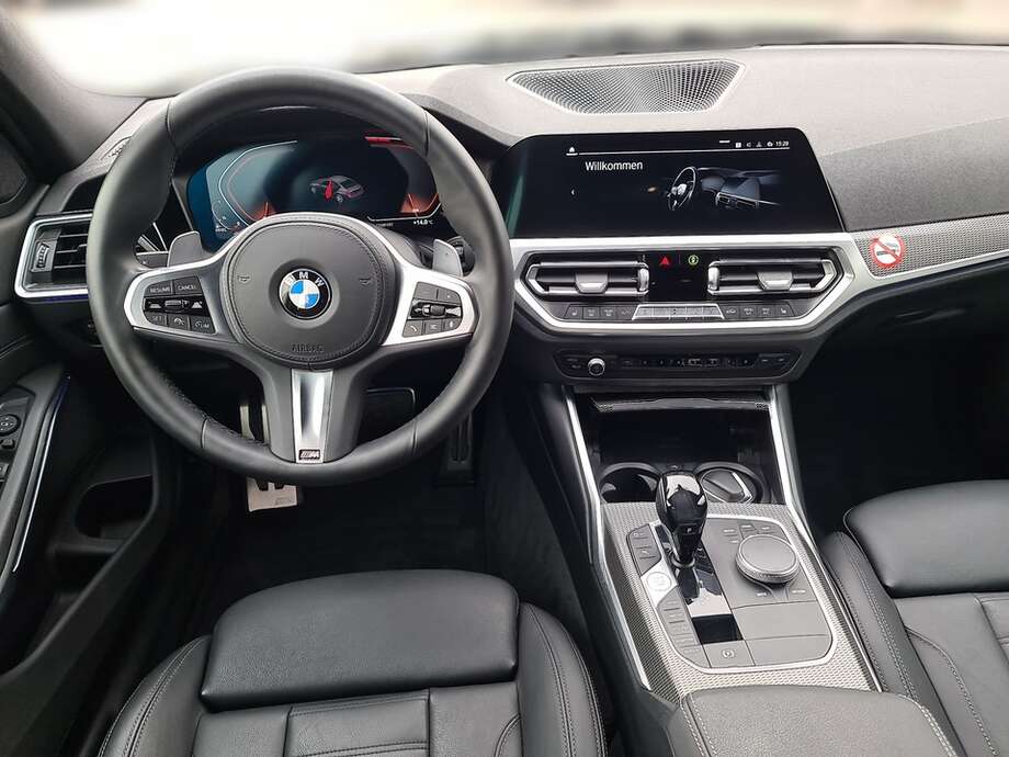 BMW 320d (Bild 12/24)