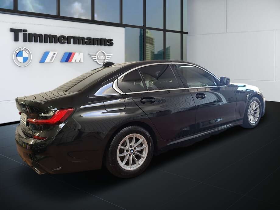 BMW 320d (Bild 6/24)