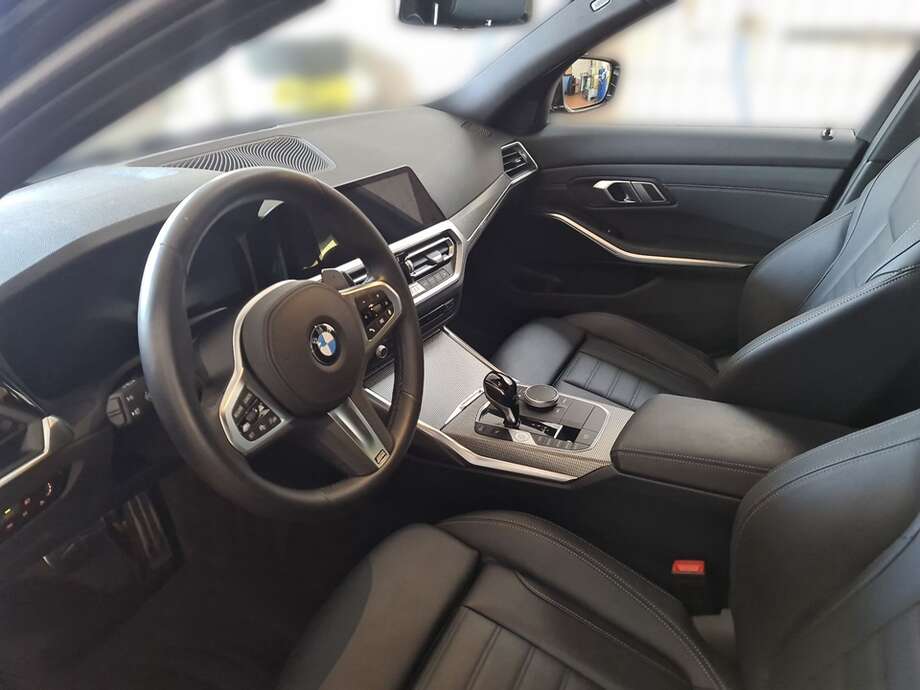 BMW 320d (Bild 10/24)
