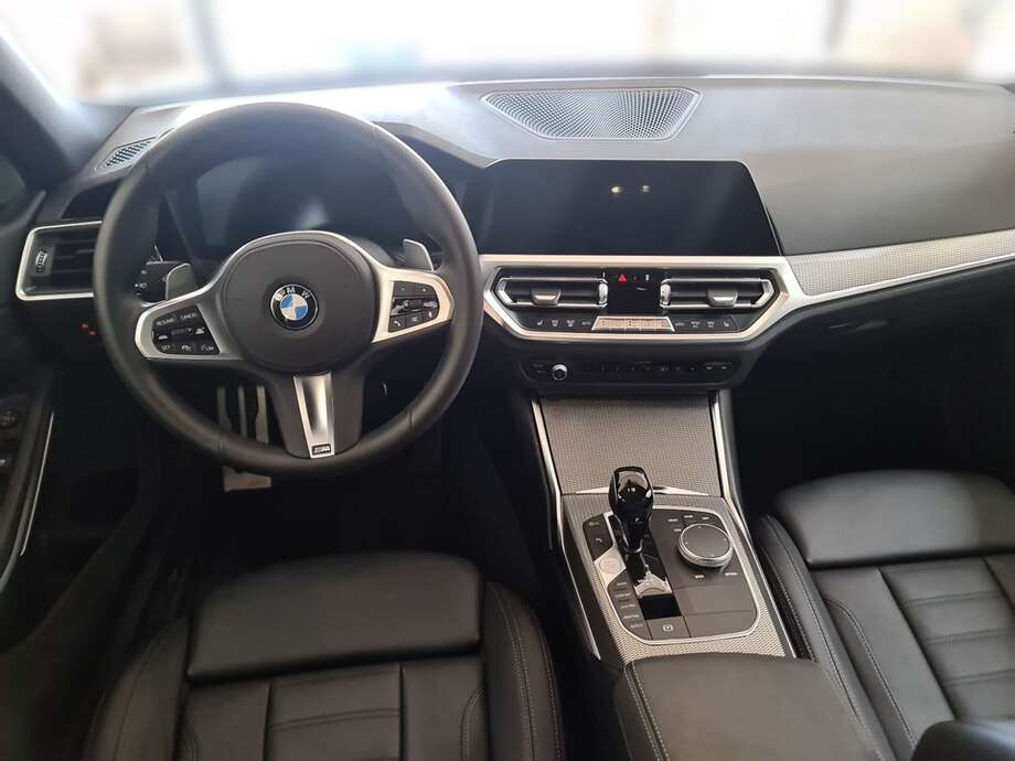 BMW 320d (Bild 12/24)