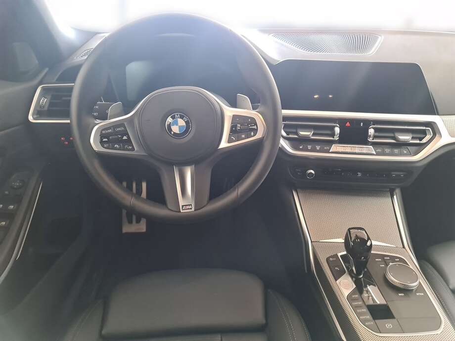 BMW 320d (Bild 13/24)
